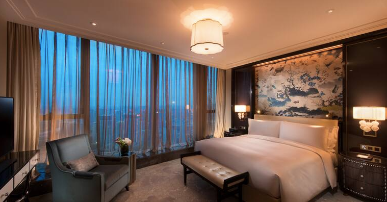 Waldorf Astoria Skyline View Suite