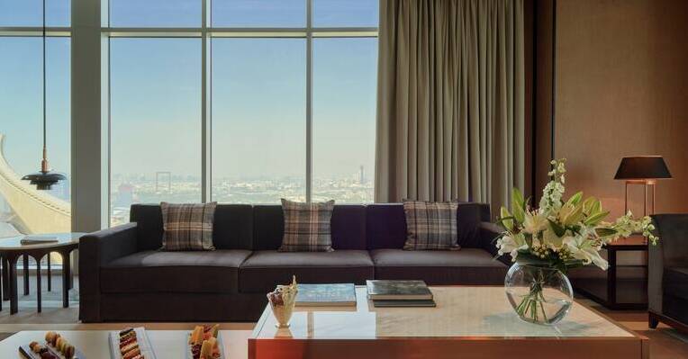 King Corner Suite With Skyline View