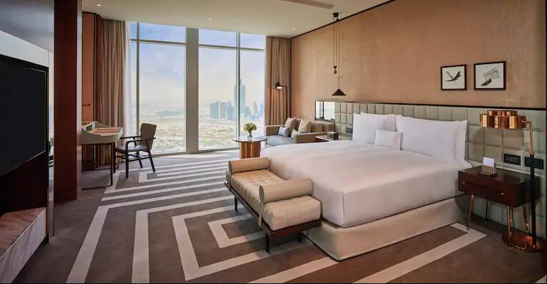 King Corner Suite With Skyline View