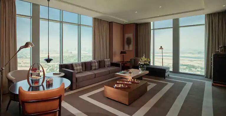 King Corner Suite With Skyline View