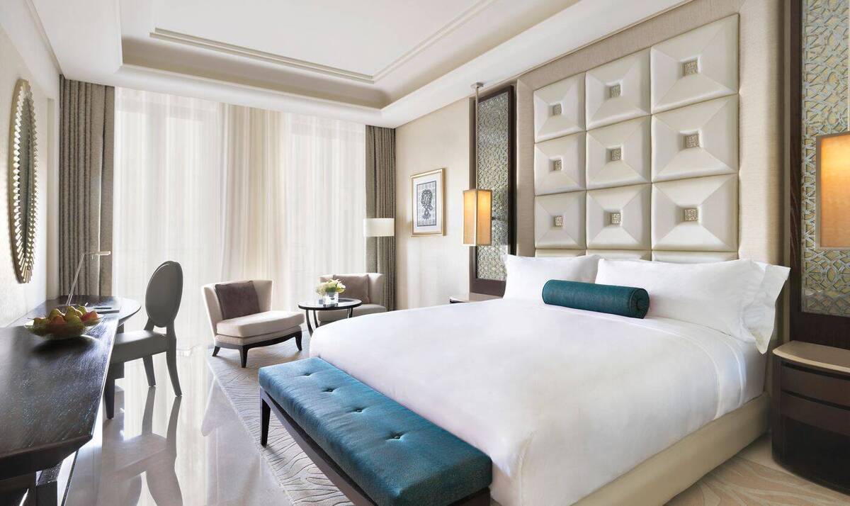 Deluxe Guest Room King Garden View Mid Floor Balcony