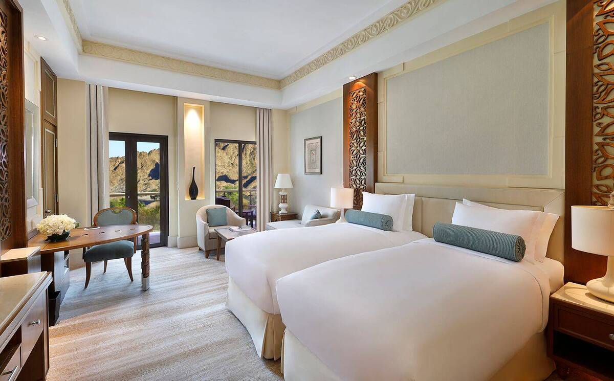 Deluxe Guest Room Two Twin Mountain View High Floor Balcony