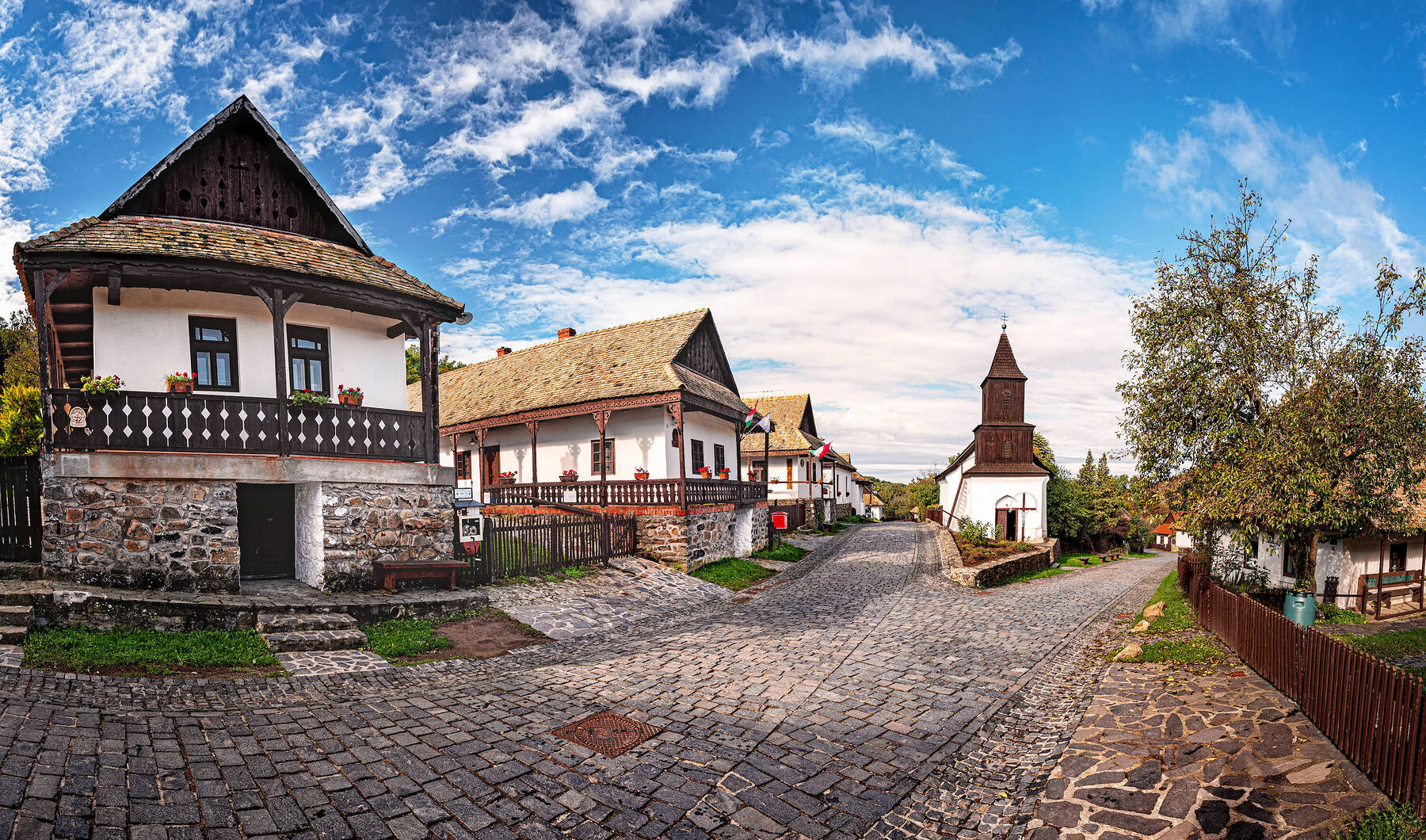 Discover the old village of Hollókő in Hungary