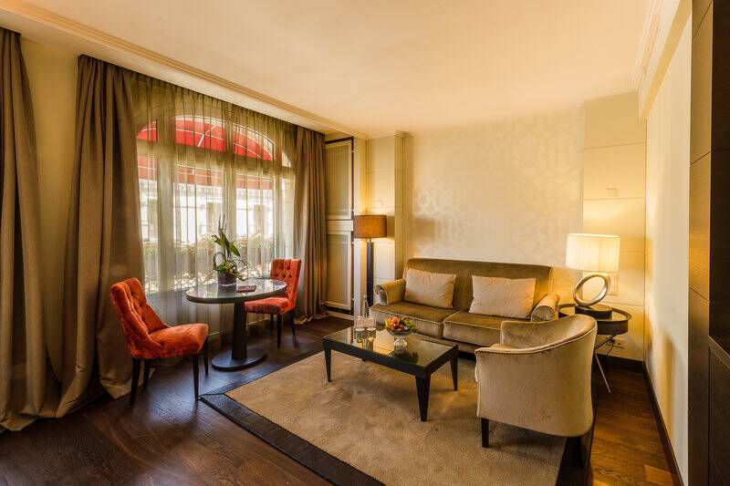 Junior City View Suite
