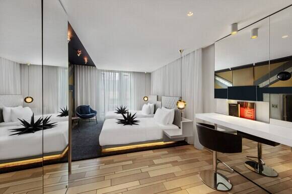Superior Twin Room Mid Floor