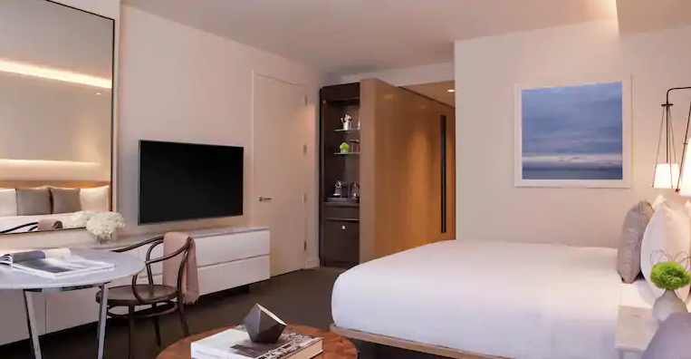 Deluxe Room - One King Bed