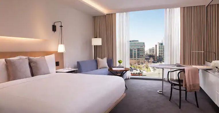 Sakura Club - One King Bed