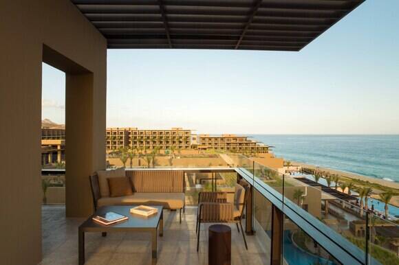 JW Umey Oceantfront Suite
