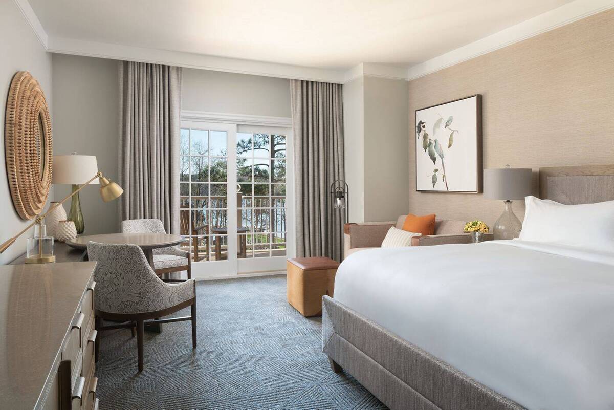 Club Level Lake View King Room
