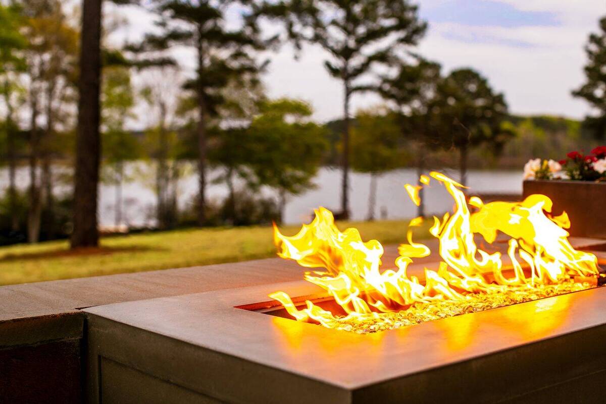Lake View Fireside Two Queen Room