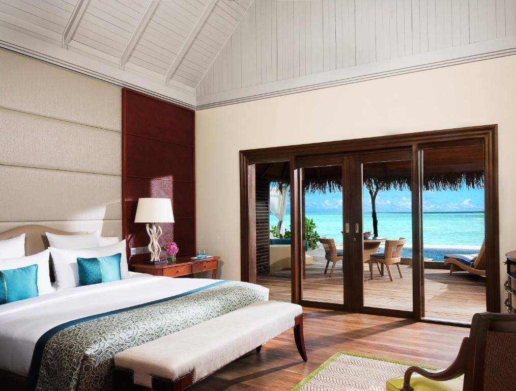 Deluxe Beach Villa with Pool