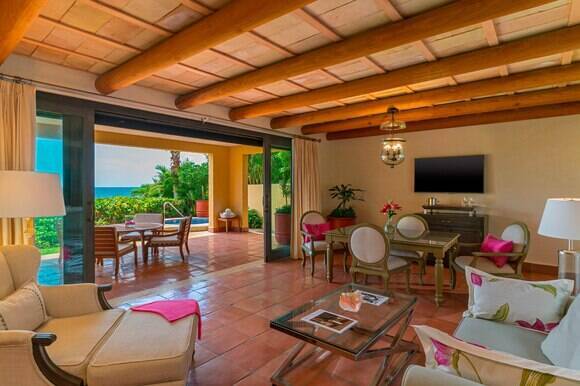 One Bedroom Suite - Beachfront View with Plunge Pool