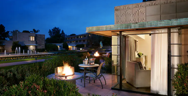 Cottage King Room with Patio and Firepit 