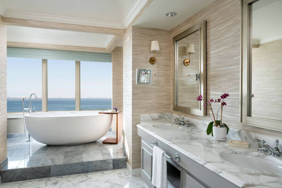 Ritz-Carlton Suite