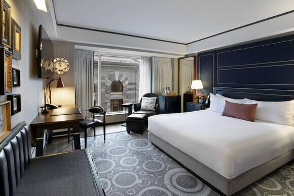 Deluxe Courtyard View King Room