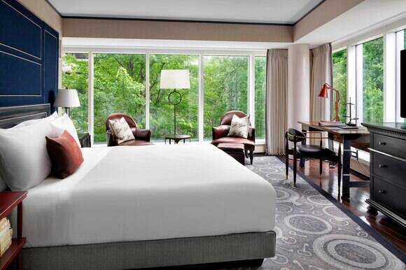 Grand Deluxe Larger King Room Corner Room