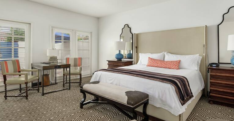 Resort Casita King Mobility Hearing Accessible Room with Roll-In Shower