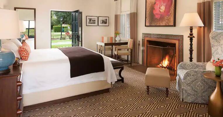 Vintage Casita King Room