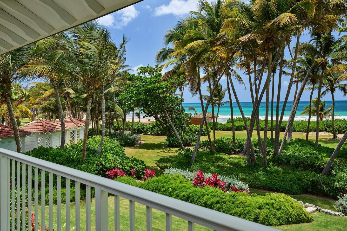  Grand Deluxe Oceanfront King Room