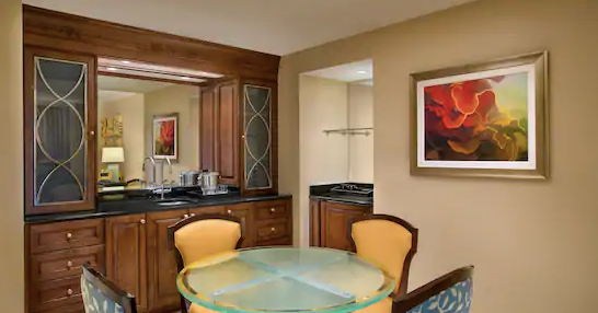 Mobility Hearing Accessible Deluxe King Suite with Roll-In-Shower