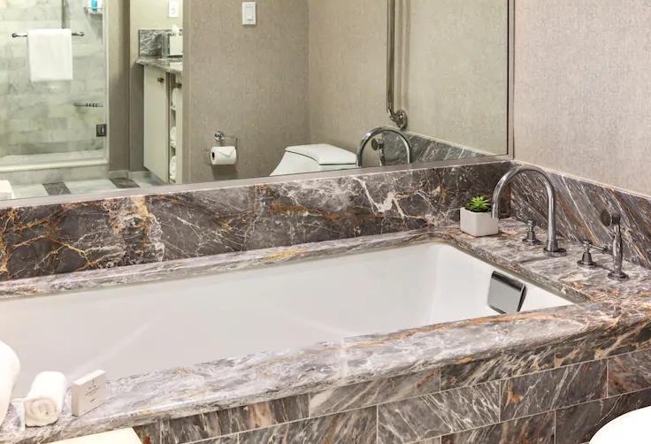 Junior Suite - Partial Ocean View Mobility Hearing Accessible Room with Tub