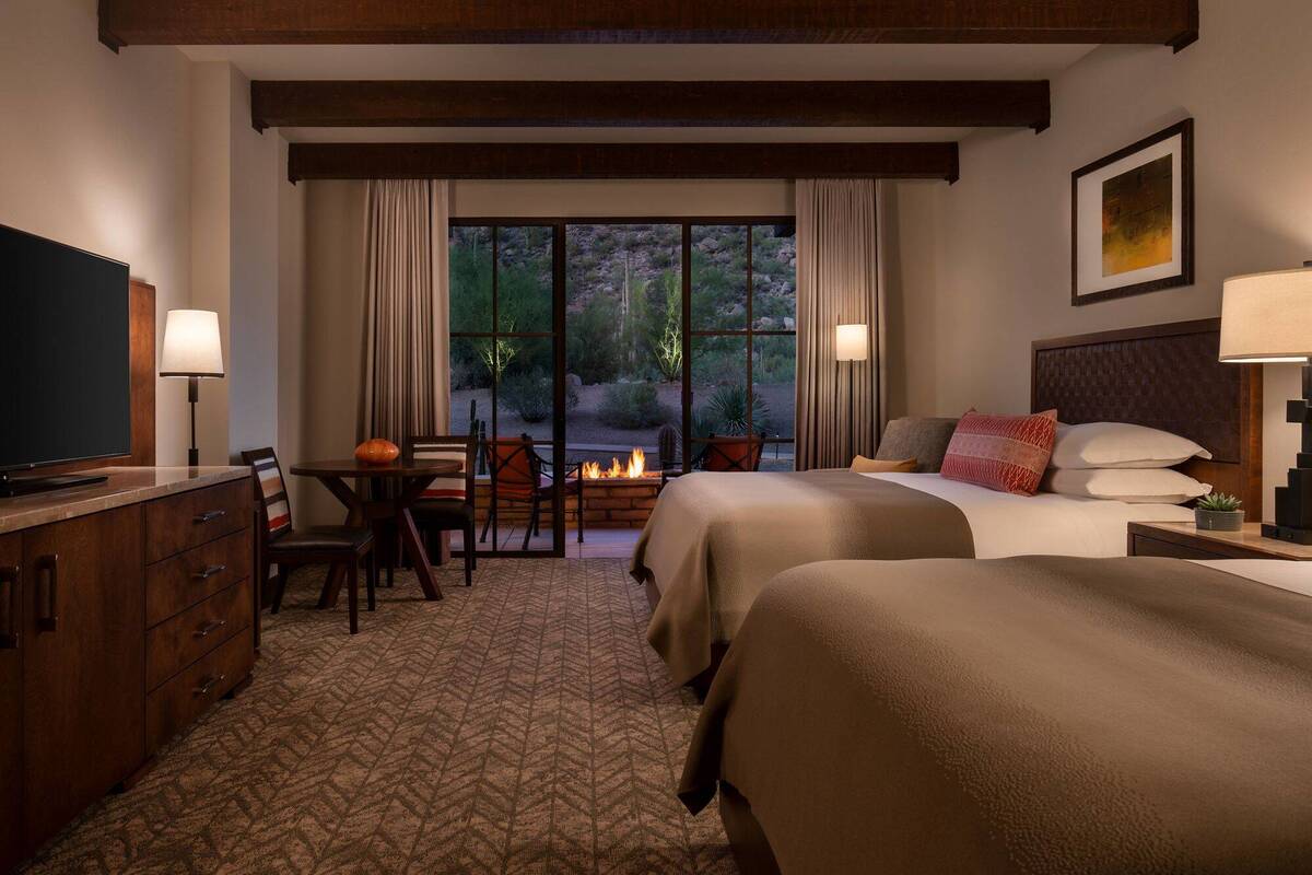 Guest Two Queen Room - Fireside Mountain View