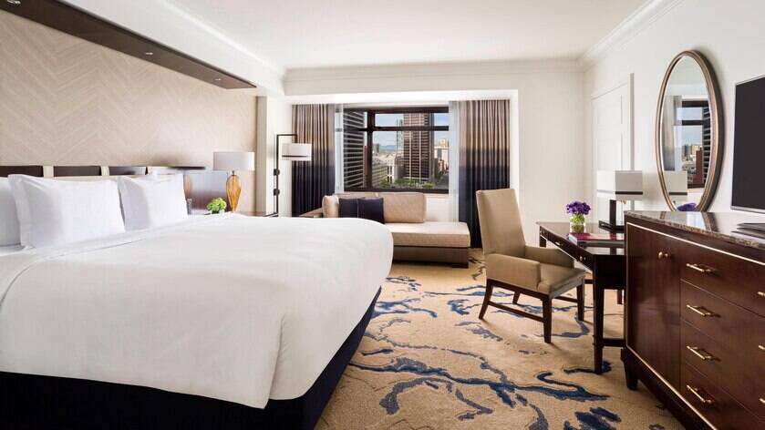 Deluxe City View King Room