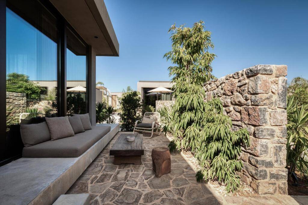 Tropical Bungalow King Garden View Balcony