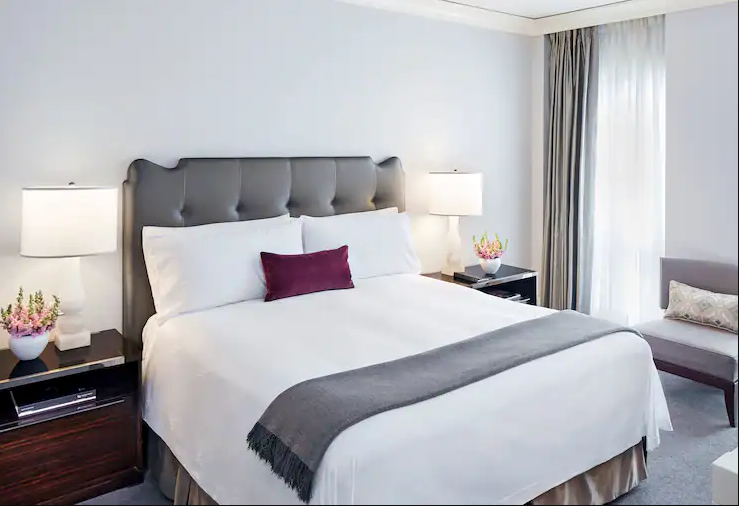 Deluxe One Bedroom Mobility Accessible Suite