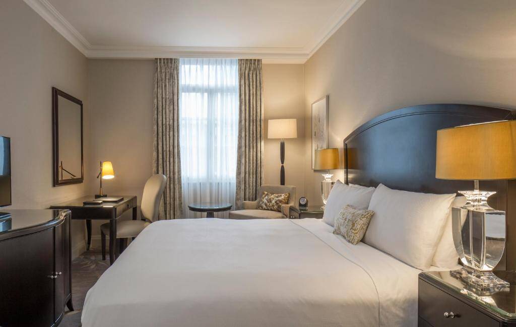 Deluxe Queen Room