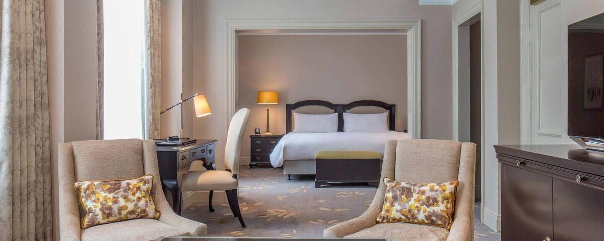 Deluxe King Suite with Executive Lounge Access