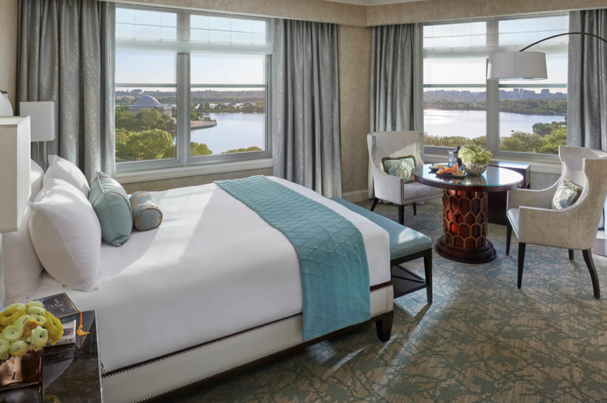 Premier Water View King Room (Shower and Tub)