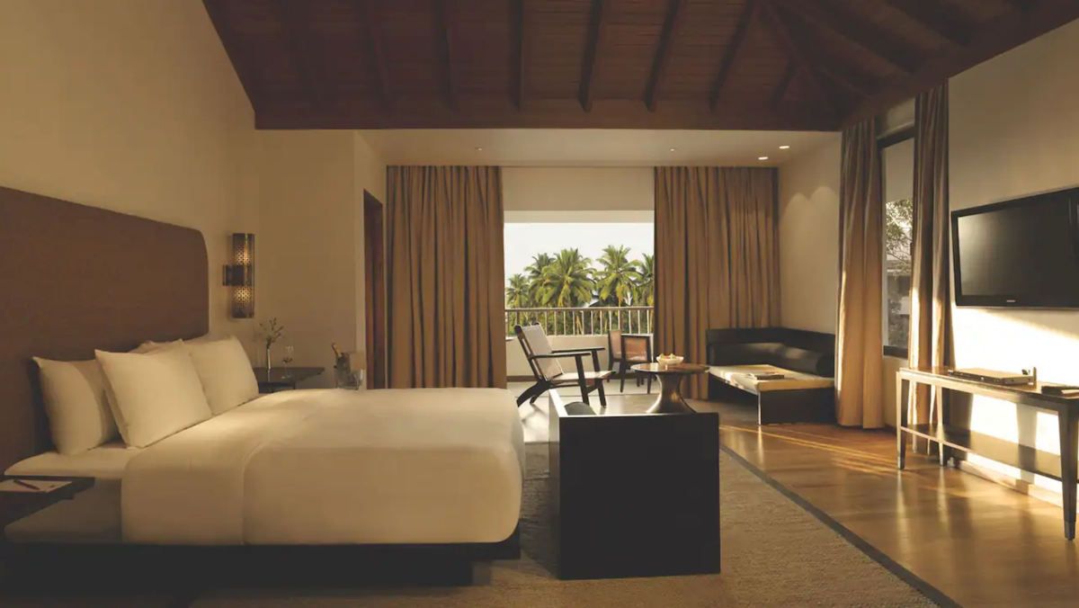 Alila Suite with Infinity Pool View and Balcony 
