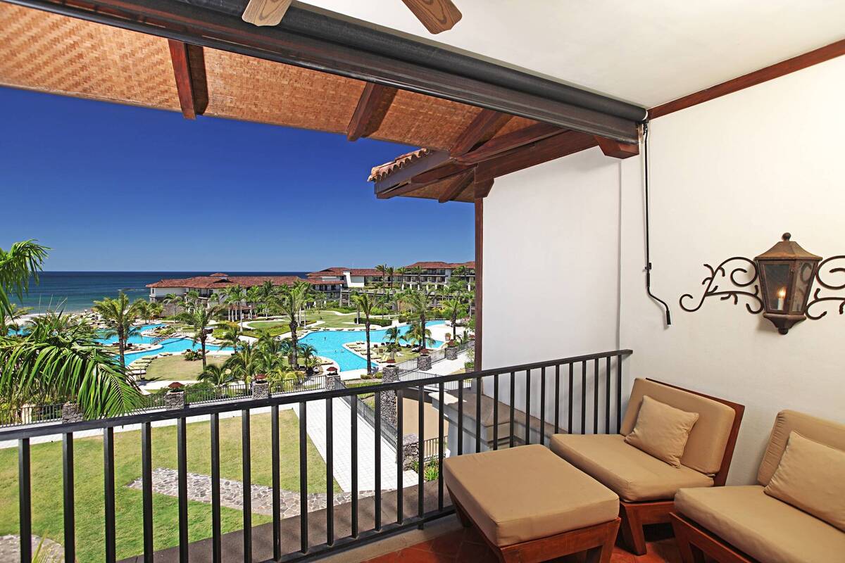 Deluxe Pool View Two Double Room