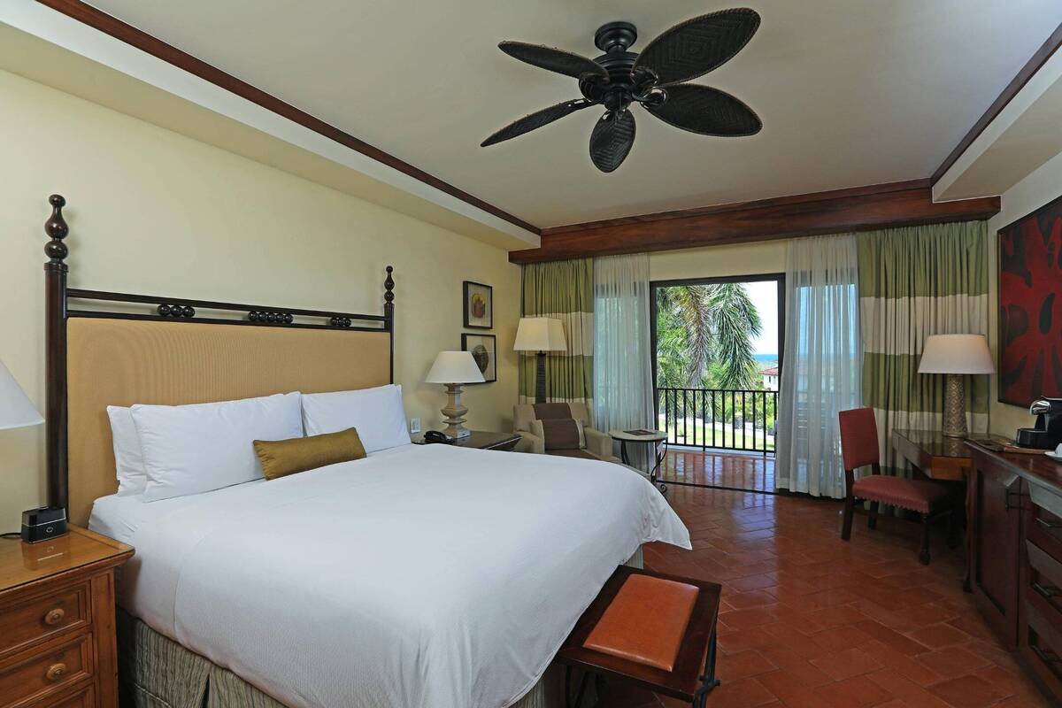 Deluxe Ocean View King Room