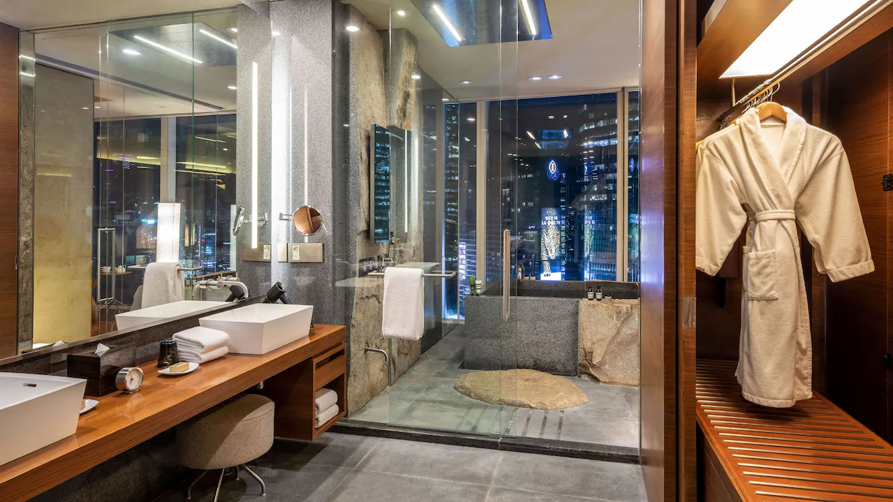 Diplomatic Suite