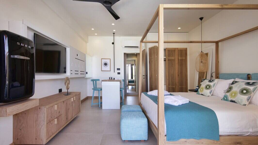 Upbeat Retreat Pool View, Plunge Pool Room