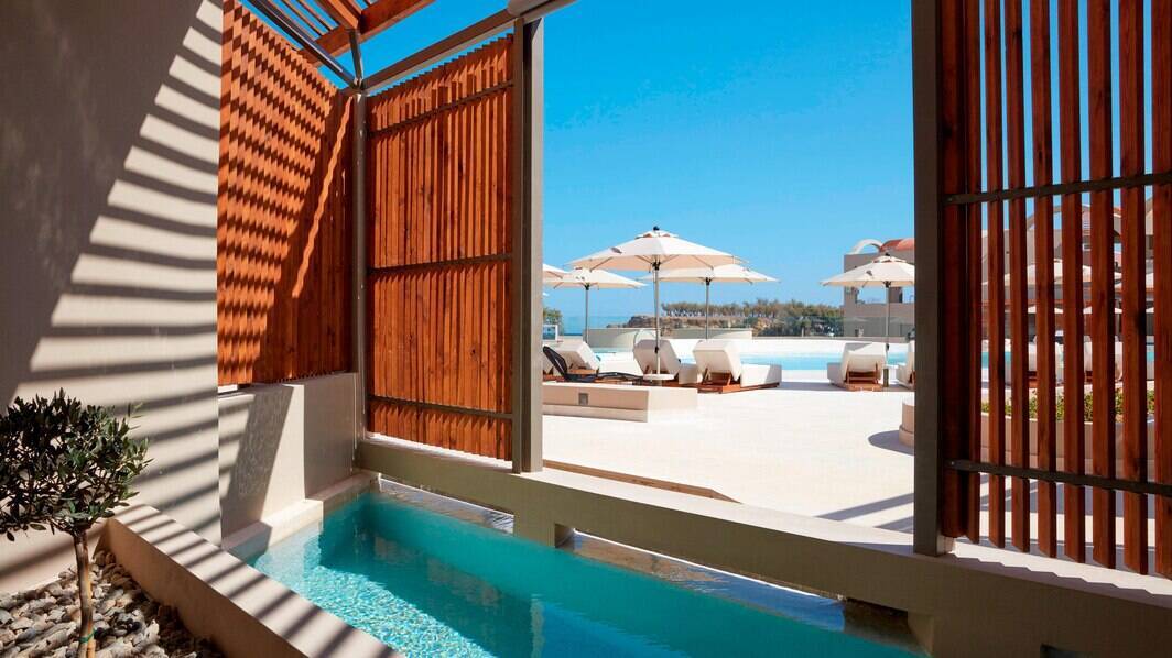Upbeat Retreat Pool View, Plunge Pool Room