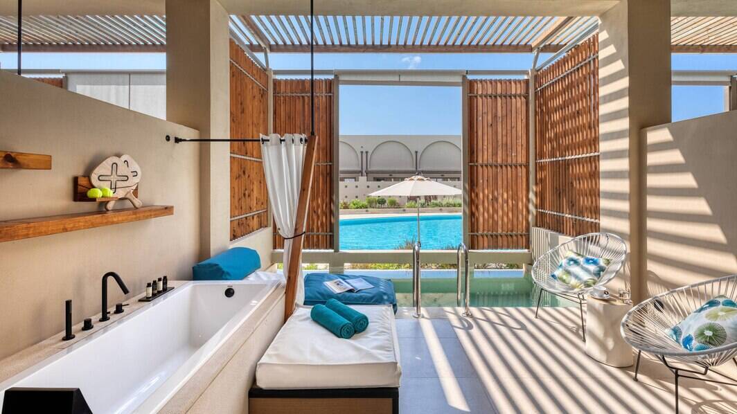 Upbeat Retreat Pool View, Plunge Pool Room