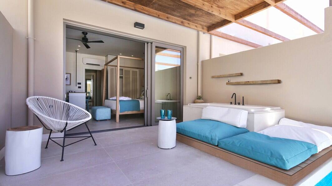 Upbeat Retreat Sea View, Plunge Pool Room