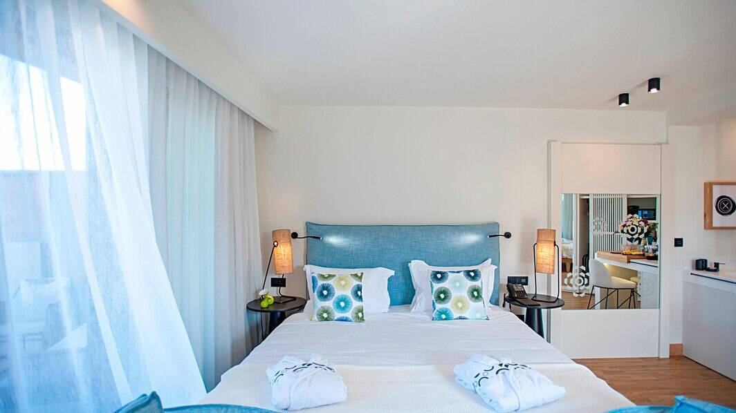 Pure Haven Suite, Seafront, Private Pool