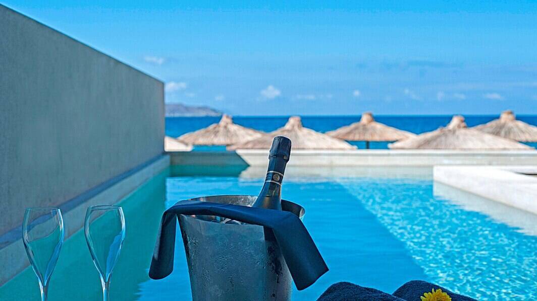 Pure Haven Suite, Seafront, Private Pool