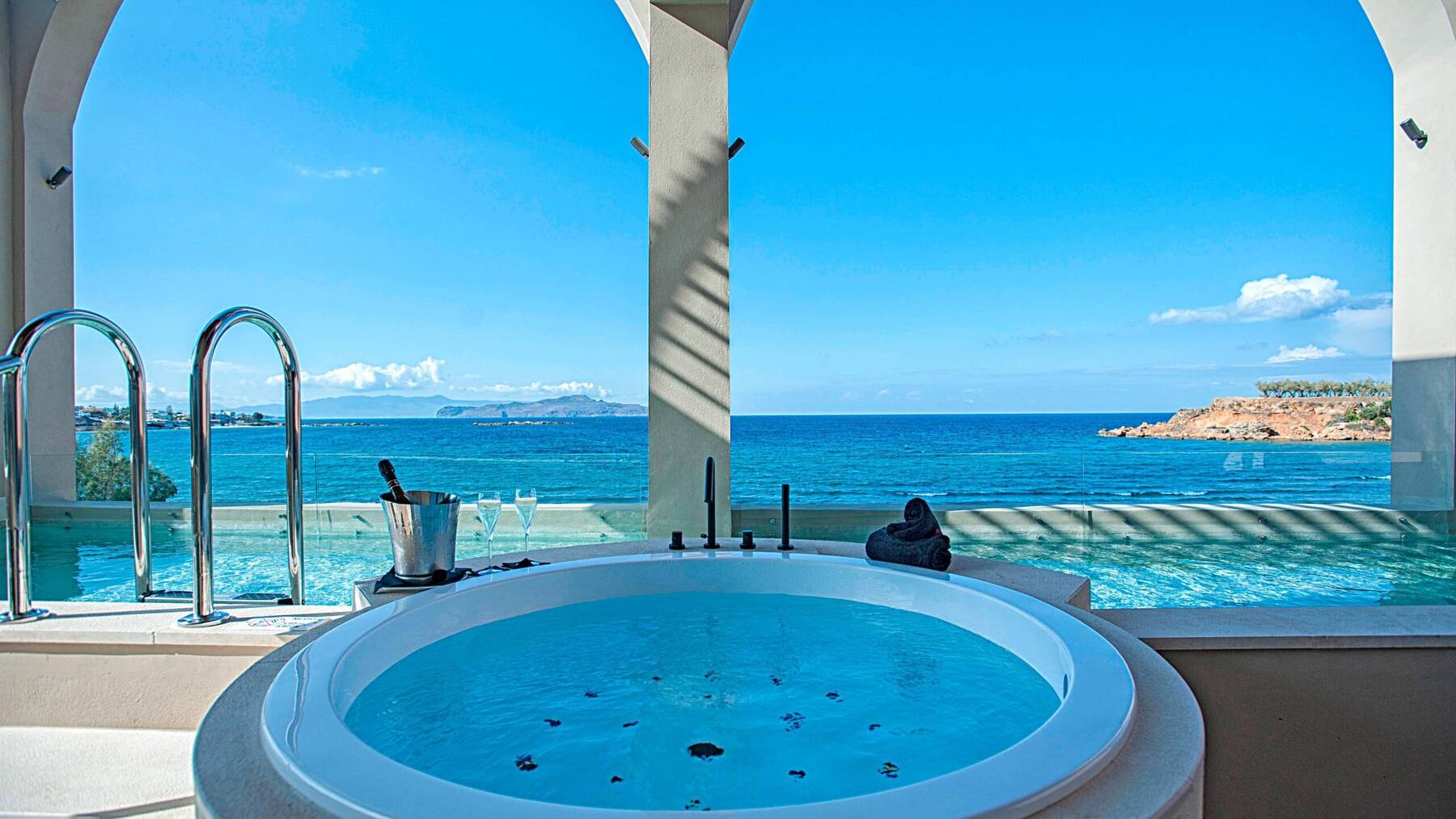 Ultimate Haven Suite, Seafront, Private Pool