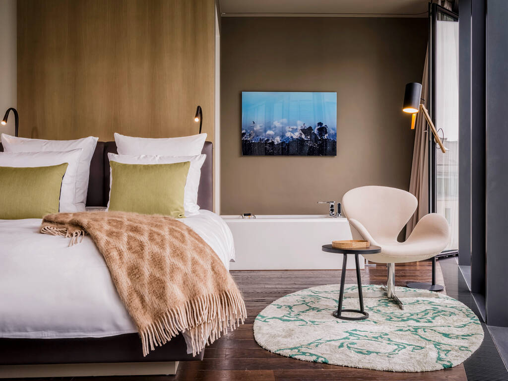 SO Embassy Room