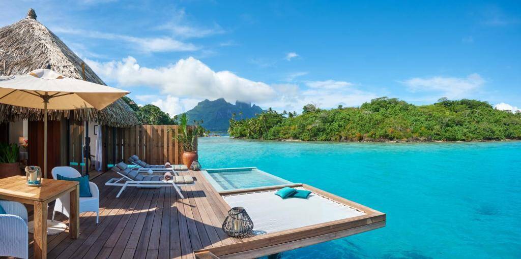 Royal Pool Overwater Villa