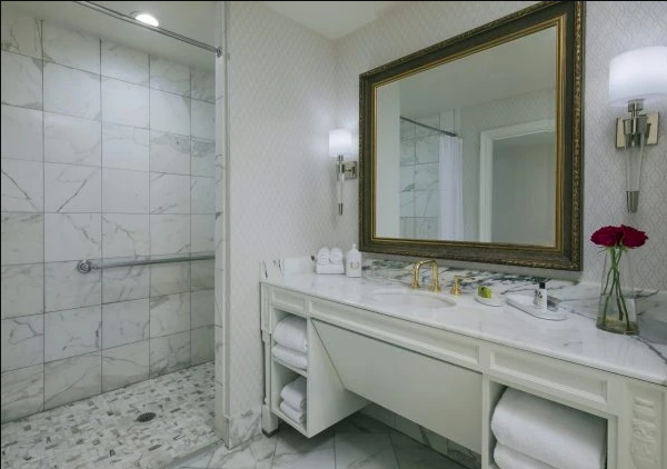 King Classic Accessible Room with Tub