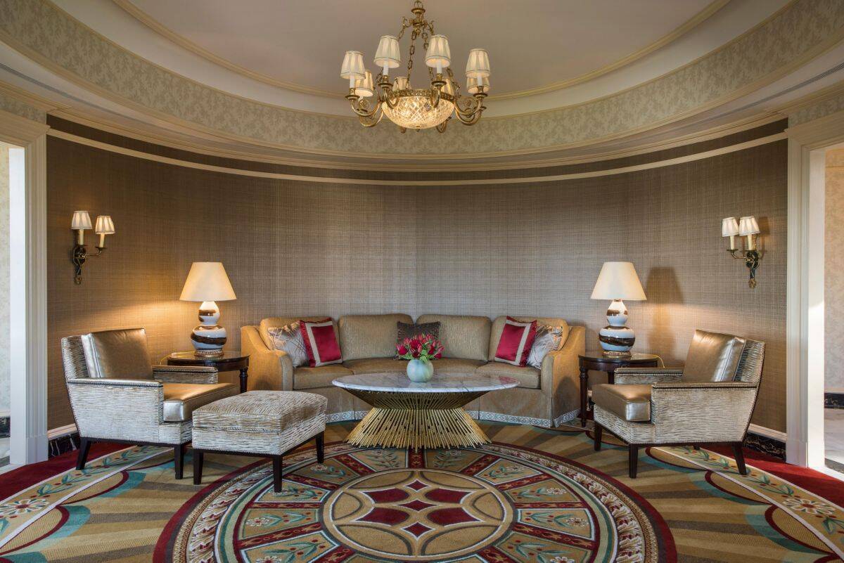 Oval King Suite
