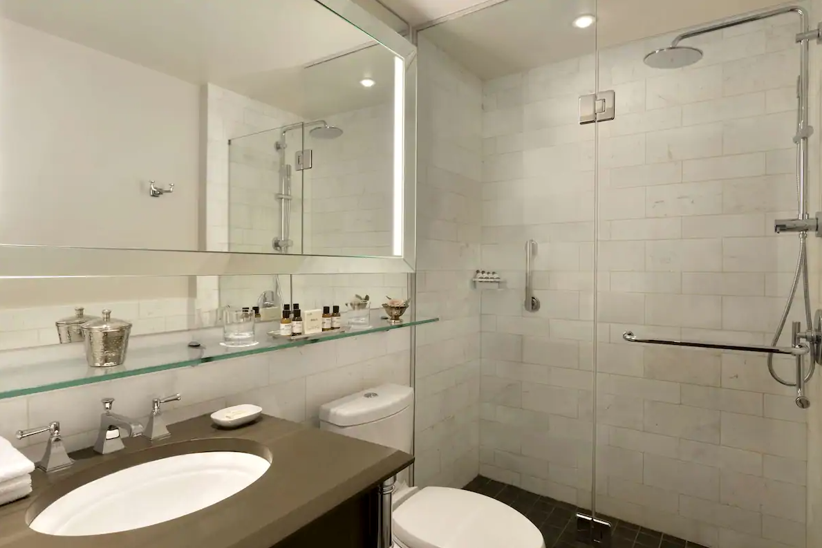 Deluxe City View Room Queen