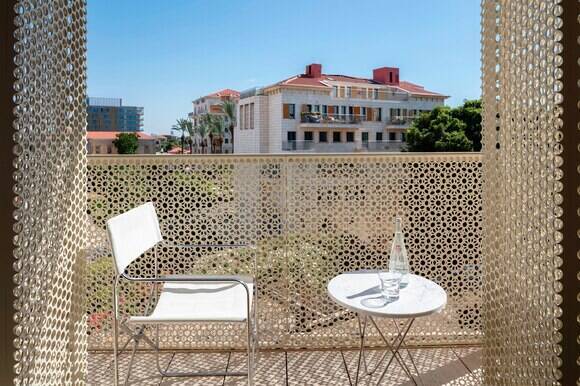 DELUXE ROOM WITH BALCONY