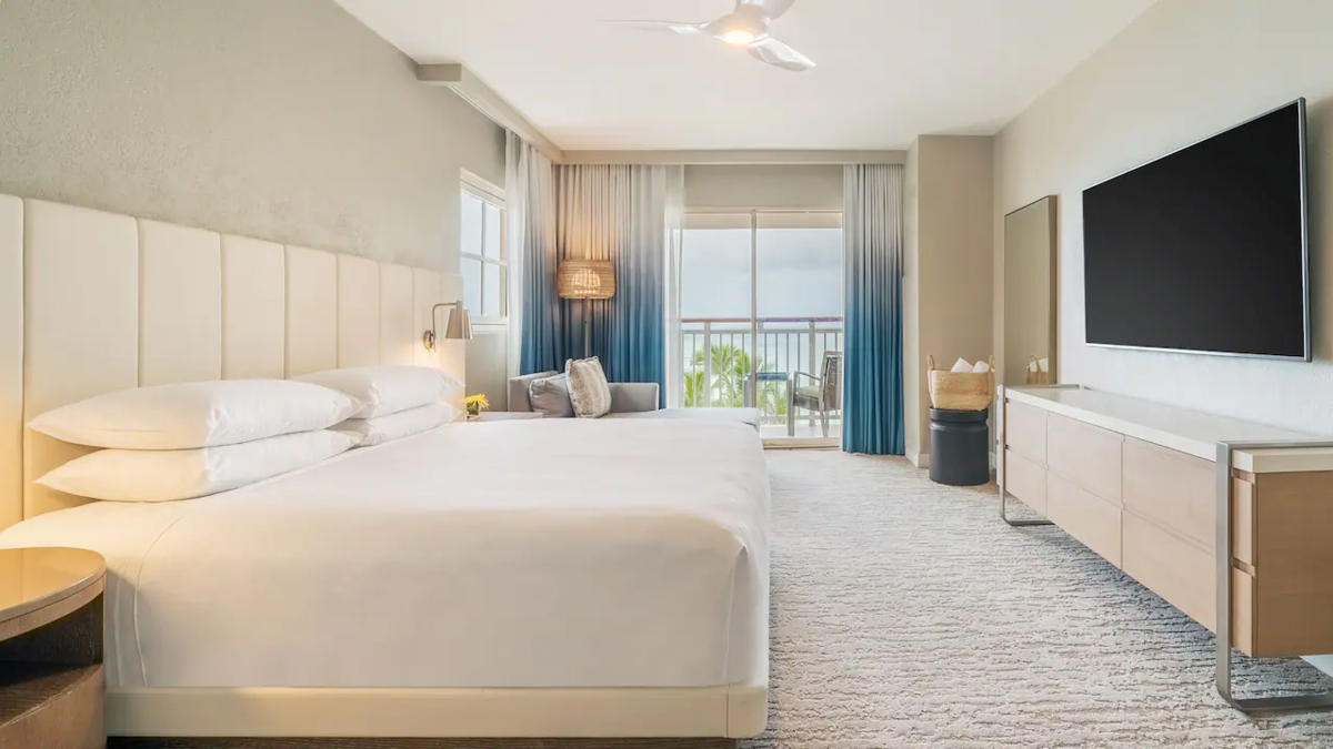 King Partial Oceanfront and Balcony